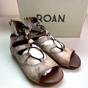 Roan by BedStu NEW Winnie Epica Taupe Gladiator Size 7 Sandals